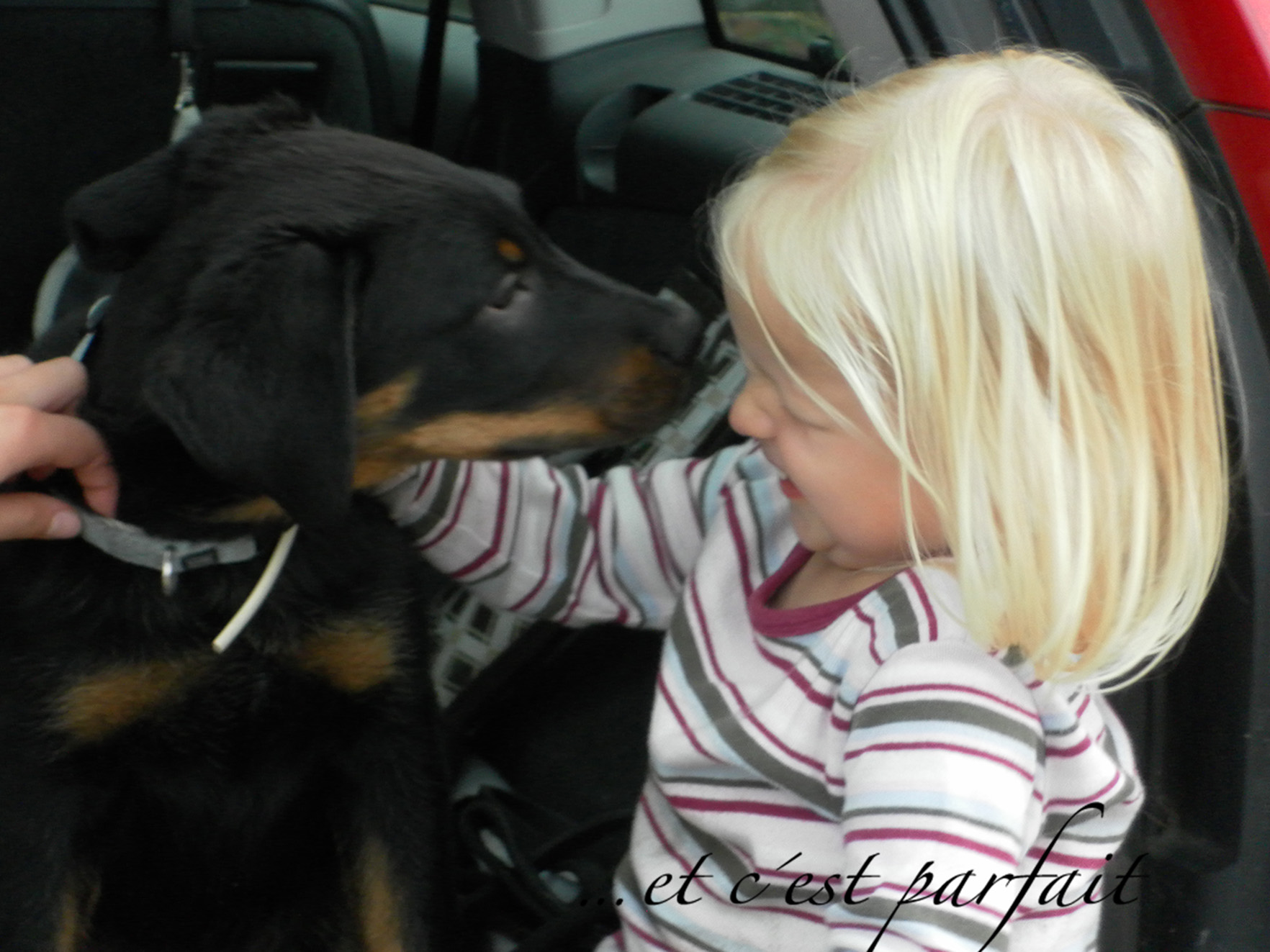 Cleo noch klein mit Kind